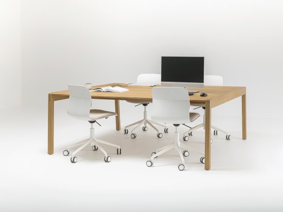 Professioneller Design-Schreibtisch: für Einzelnutzung oder Großraumbüro